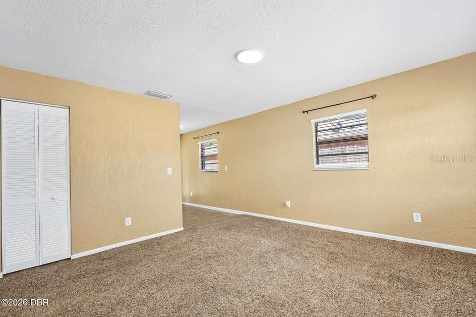 For Sale: $210,000 (2 beds, 1 baths, 910 Square Feet)