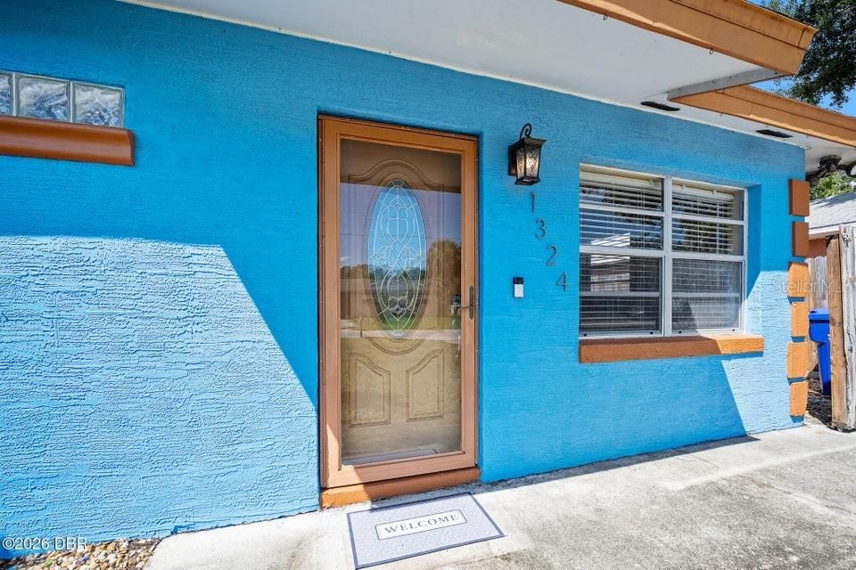 For Sale: $210,000 (2 beds, 1 baths, 910 Square Feet)
