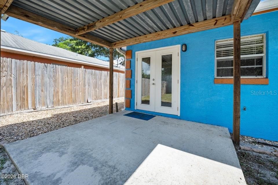 For Sale: $210,000 (2 beds, 1 baths, 910 Square Feet)