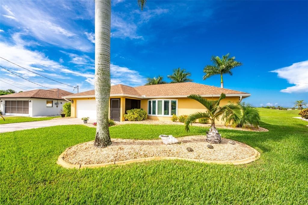 For Sale: $399,900 (3 beds, 2 baths, 1896 Square Feet)