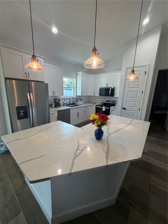 For Rent: $2,200 (3 beds, 2 baths, 1487 Square Feet)