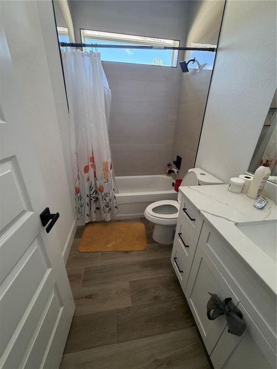For Rent: $2,200 (3 beds, 2 baths, 1487 Square Feet)