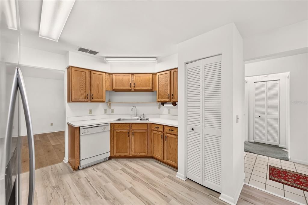 En Venta: $174,900 (2 camas, 2 baños, 1709 Pies cuadrados)