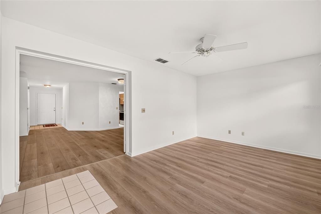 En Venta: $174,900 (2 camas, 2 baños, 1709 Pies cuadrados)