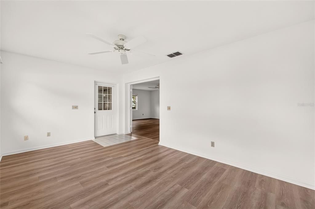 En Venta: $174,900 (2 camas, 2 baños, 1709 Pies cuadrados)