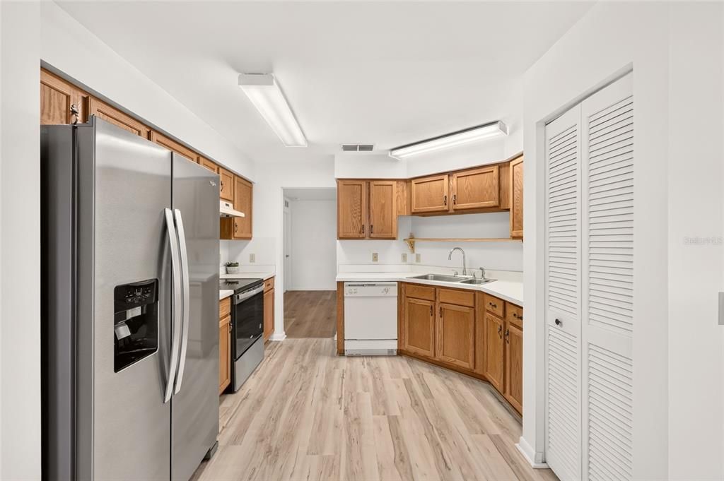 En Venta: $174,900 (2 camas, 2 baños, 1709 Pies cuadrados)