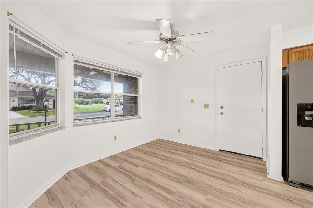 En Venta: $174,900 (2 camas, 2 baños, 1709 Pies cuadrados)