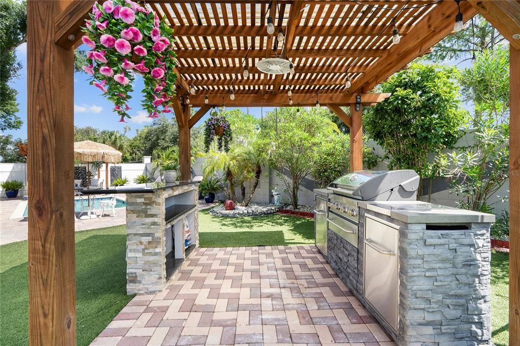 For Sale: $615,000 (4 beds, 3 baths, 1954 Square Feet)