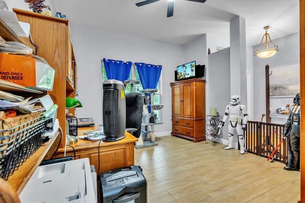 На продажу: $349,995 (4 спален, 2 ванн, 2335 Квадратных фут)