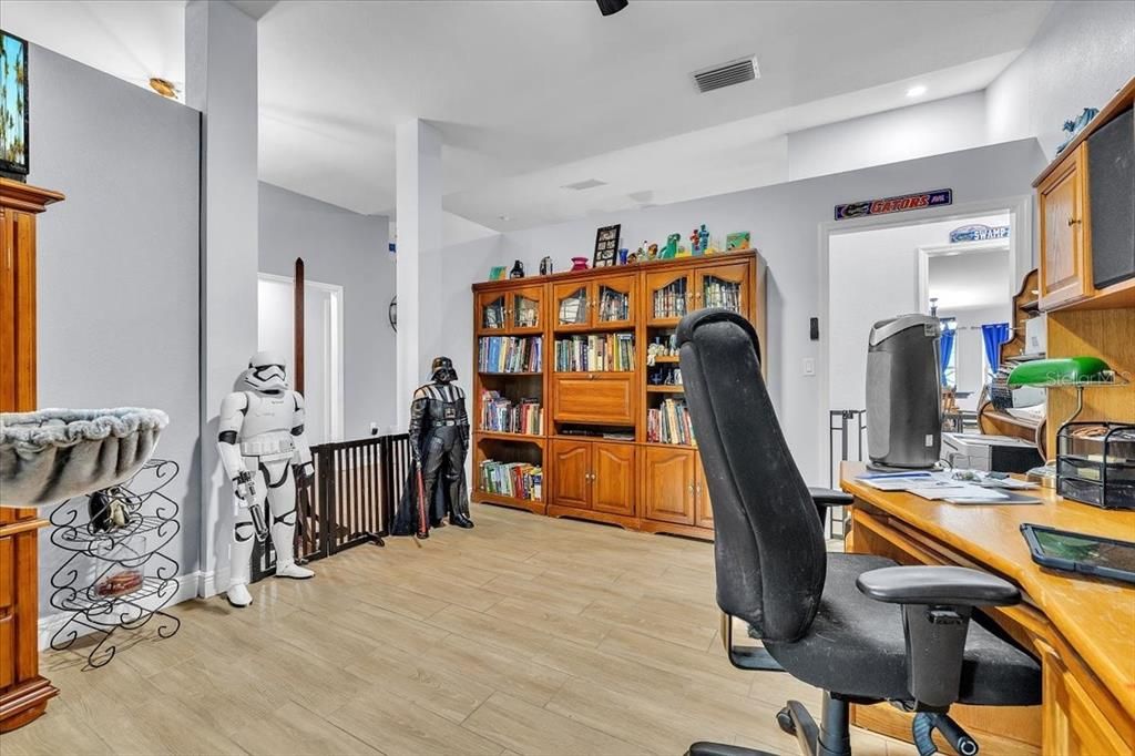 На продажу: $349,995 (4 спален, 2 ванн, 2335 Квадратных фут)