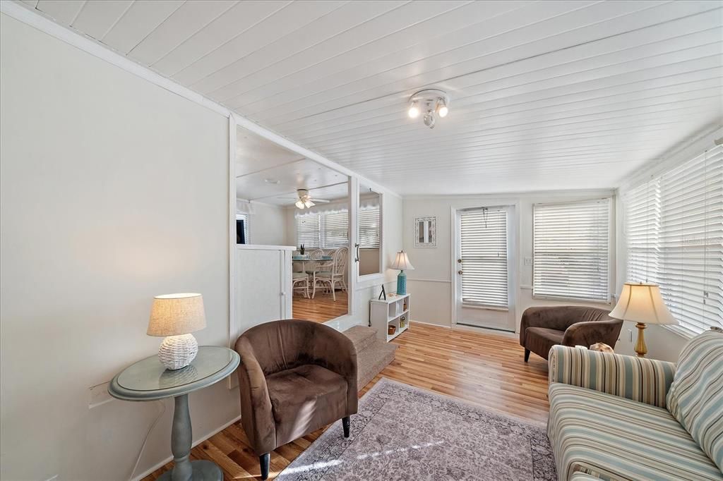 For Sale: $110,000 (2 beds, 2 baths, 814 Square Feet)