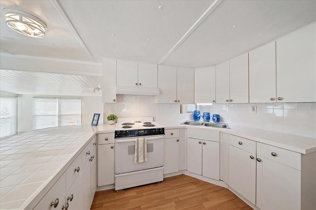 For Sale: $110,000 (2 beds, 2 baths, 814 Square Feet)