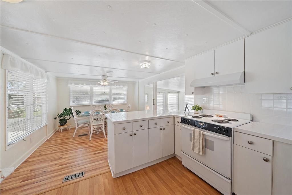 For Sale: $110,000 (2 beds, 2 baths, 814 Square Feet)