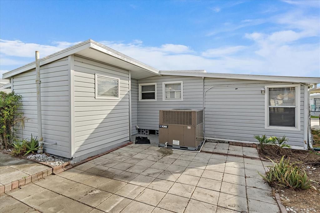 For Sale: $110,000 (2 beds, 2 baths, 814 Square Feet)