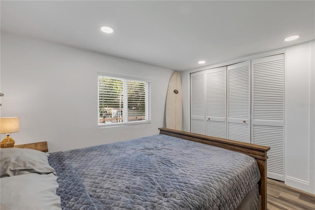 For Sale: $185,000 (2 beds, 1 baths, 728 Square Feet)
