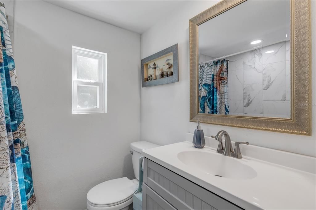 For Sale: $185,000 (2 beds, 1 baths, 728 Square Feet)