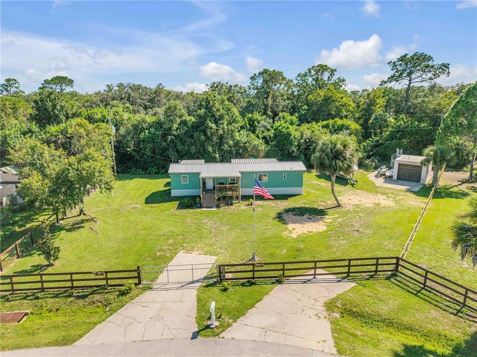 For Sale: $185,000 (2 beds, 1 baths, 728 Square Feet)