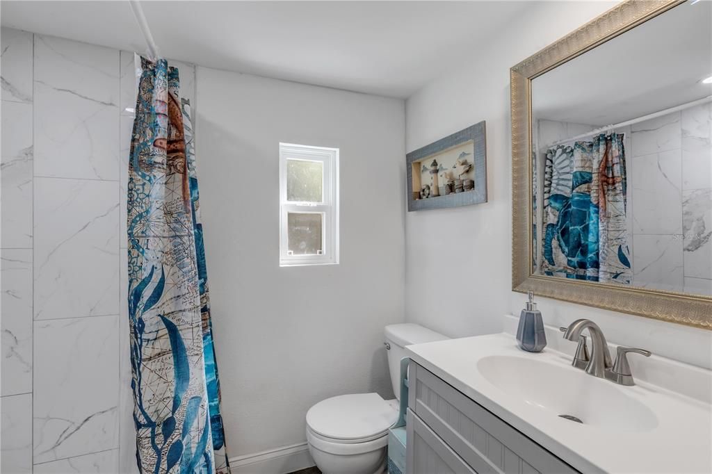 For Sale: $185,000 (2 beds, 1 baths, 728 Square Feet)