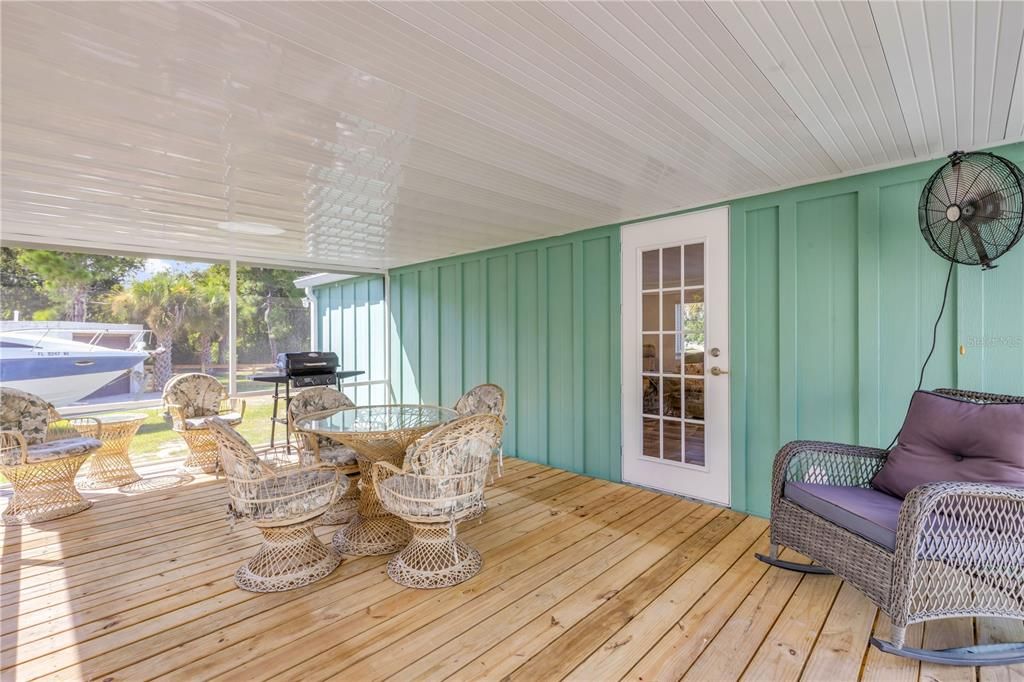 For Sale: $185,000 (2 beds, 1 baths, 728 Square Feet)