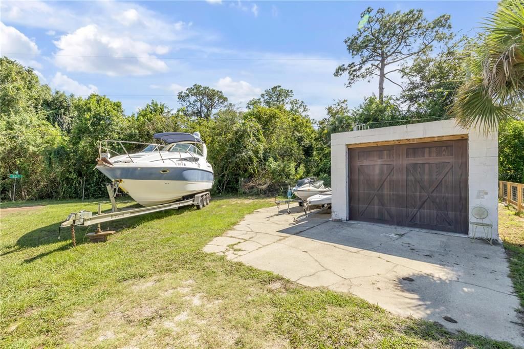 For Sale: $185,000 (2 beds, 1 baths, 728 Square Feet)