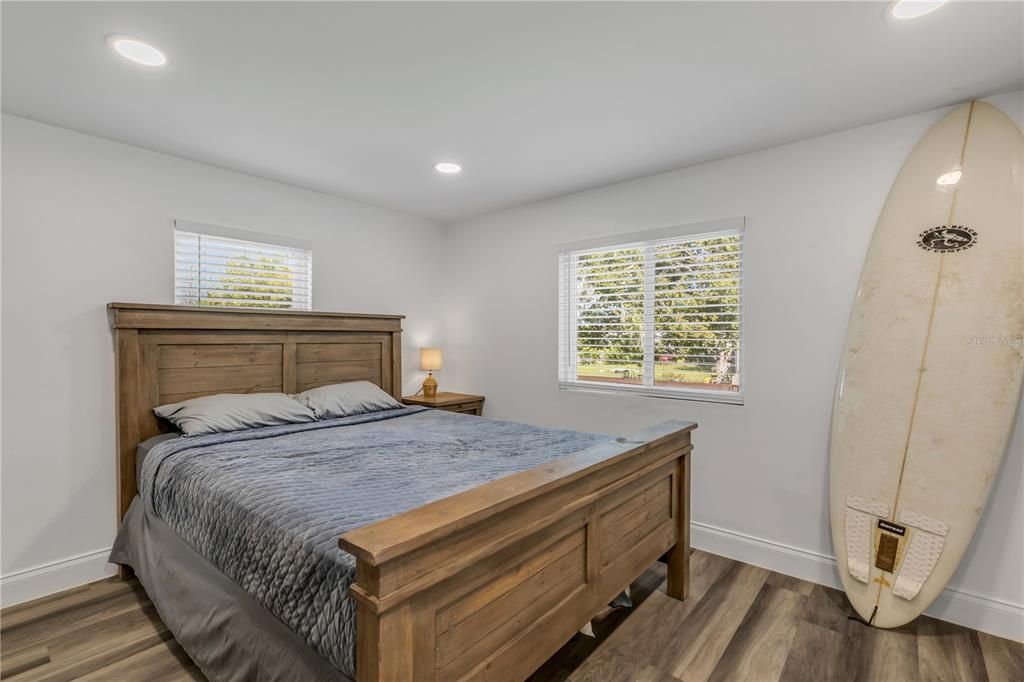 For Sale: $185,000 (2 beds, 1 baths, 728 Square Feet)