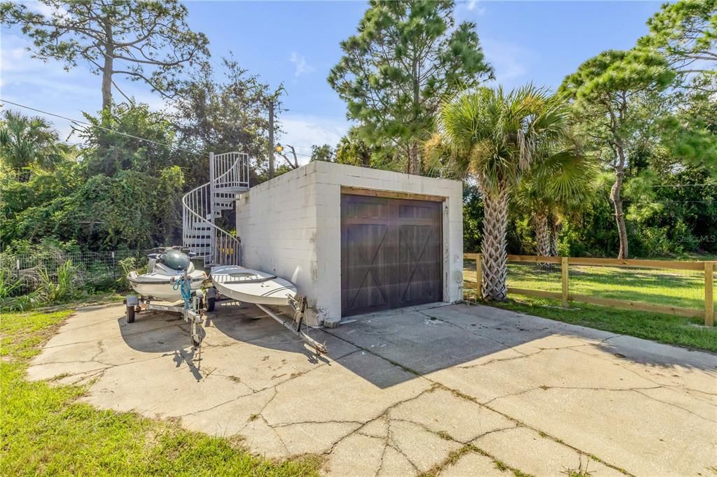 For Sale: $185,000 (2 beds, 1 baths, 728 Square Feet)