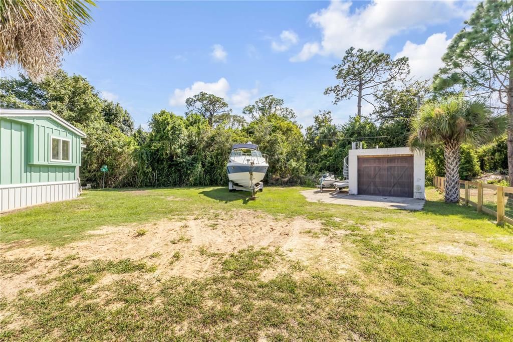 For Sale: $185,000 (2 beds, 1 baths, 728 Square Feet)