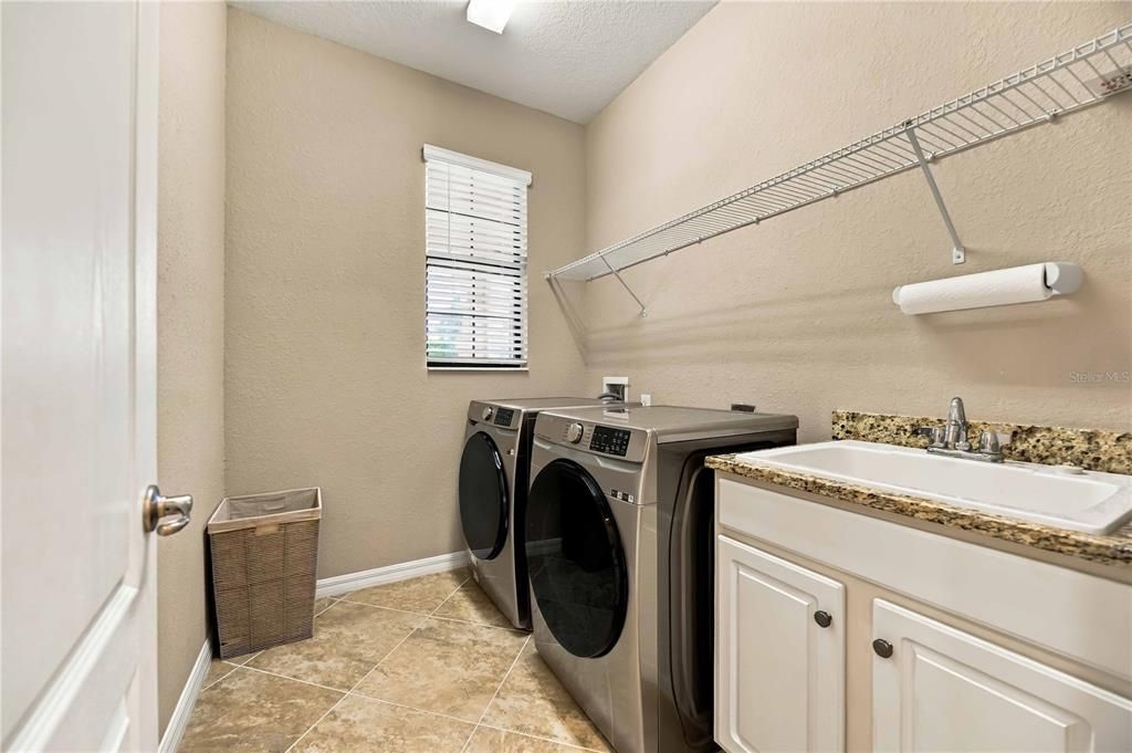 En Venta: $458,500 (2 camas, 2 baños, 1900 Pies cuadrados)