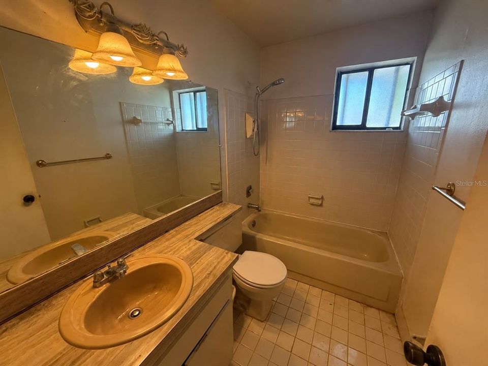 На продажу: $375,000 (2 спален, 2 ванн, 1083 Квадратных фут)