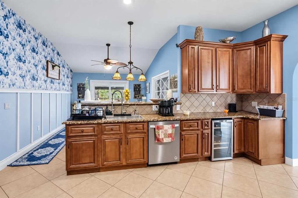 For Sale: $635,000 (5 beds, 2 baths, 2514 Square Feet)