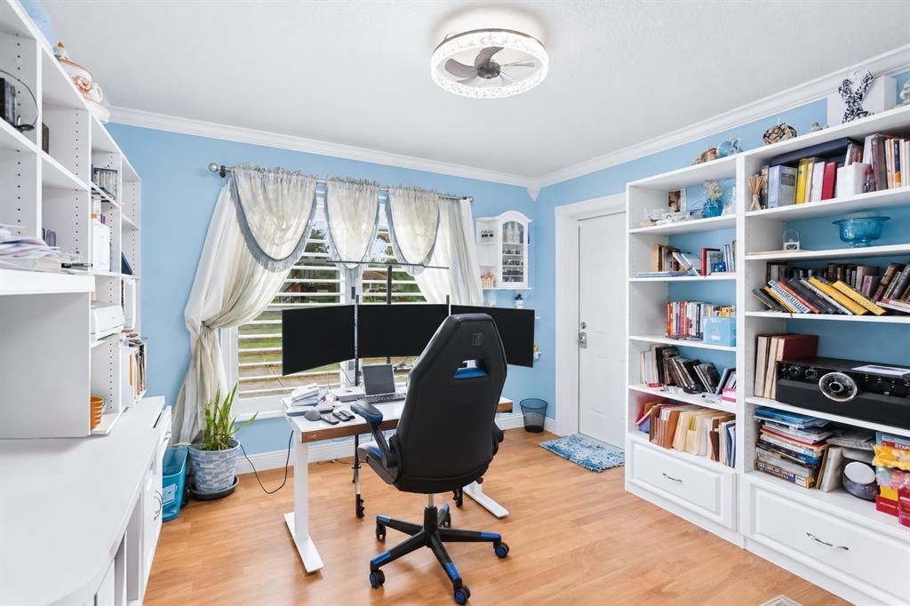 For Sale: $635,000 (5 beds, 2 baths, 2514 Square Feet)
