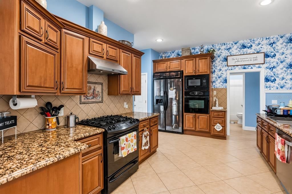 For Sale: $635,000 (5 beds, 2 baths, 2514 Square Feet)