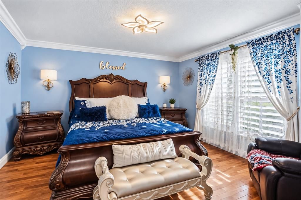 For Sale: $635,000 (5 beds, 2 baths, 2514 Square Feet)