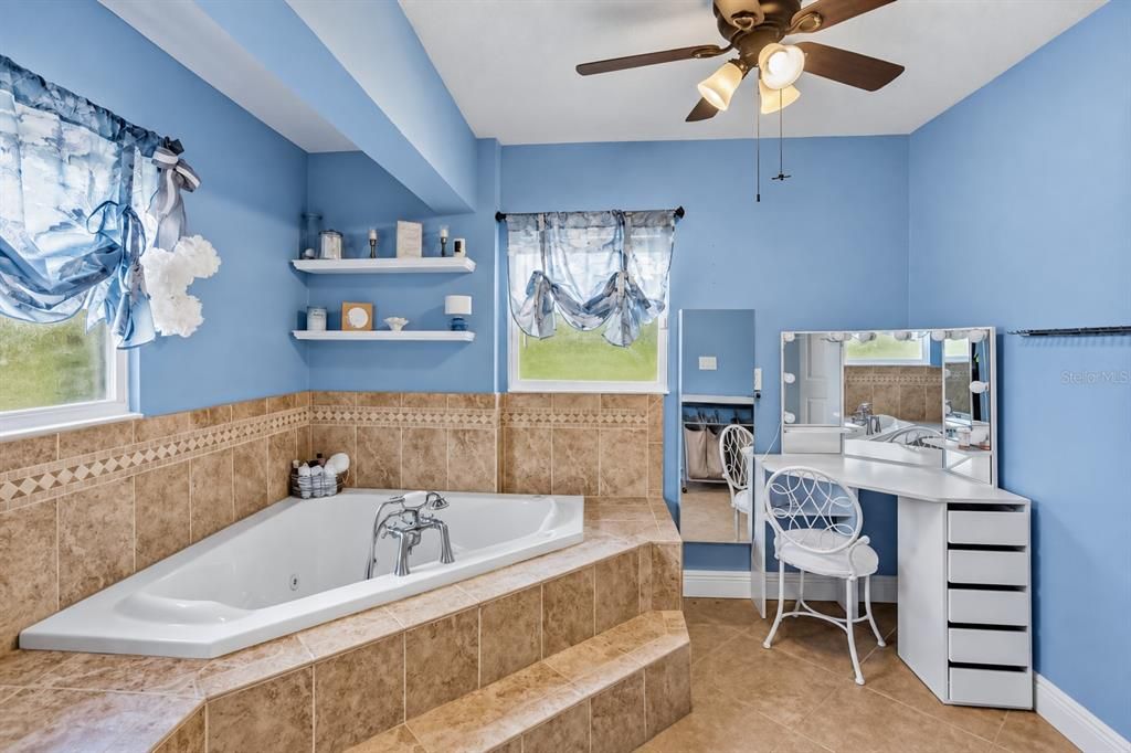 For Sale: $635,000 (5 beds, 2 baths, 2514 Square Feet)