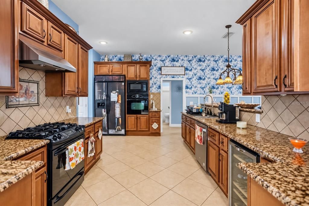 For Sale: $635,000 (5 beds, 2 baths, 2514 Square Feet)