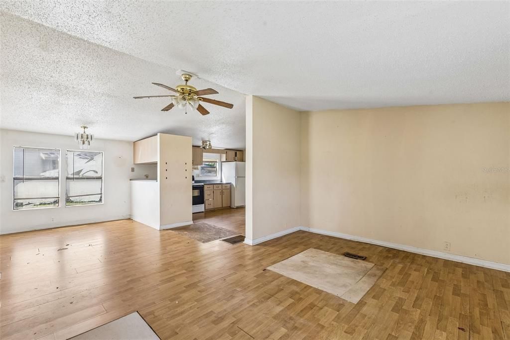 For Sale: $119,000 (3 beds, 2 baths, 1350 Square Feet)