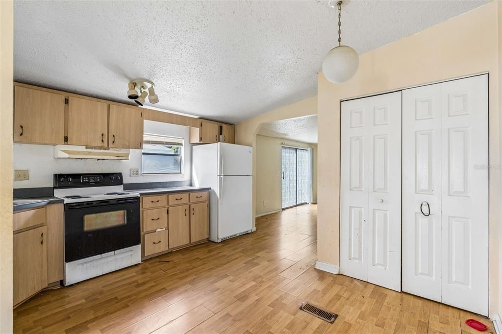 For Sale: $119,000 (3 beds, 2 baths, 1350 Square Feet)