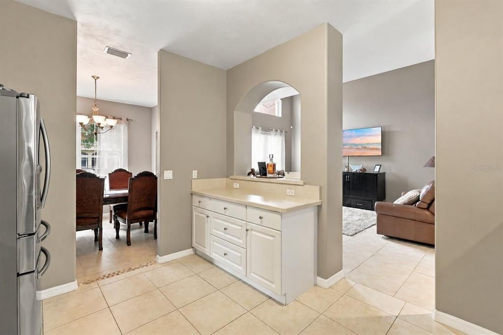 For Sale: $319,900 (2 beds, 2 baths, 1862 Square Feet)