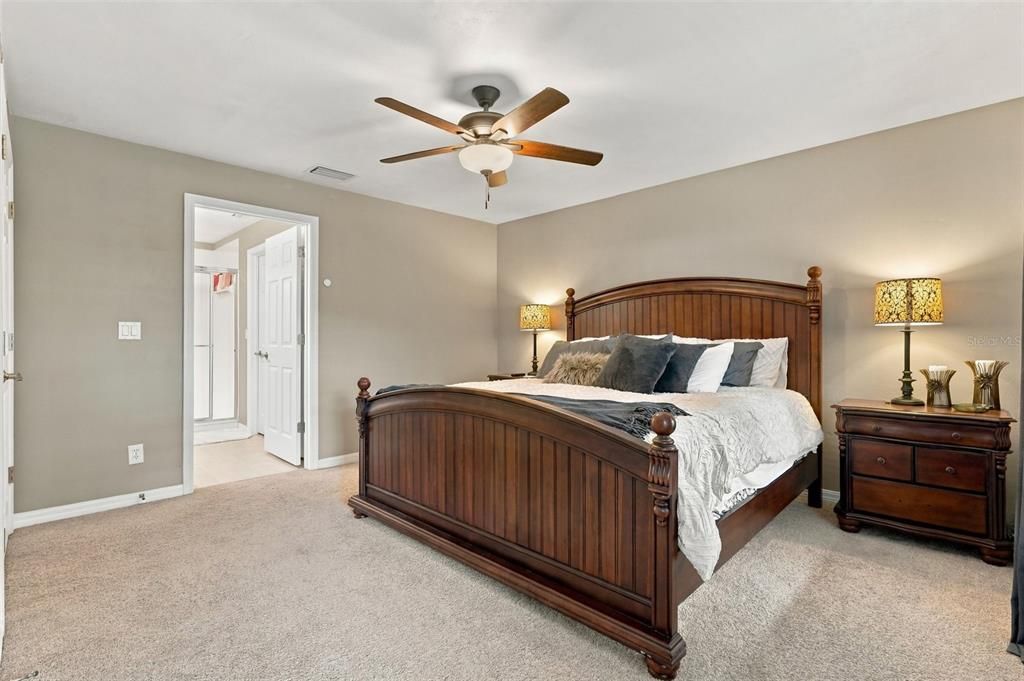 For Sale: $319,900 (2 beds, 2 baths, 1862 Square Feet)