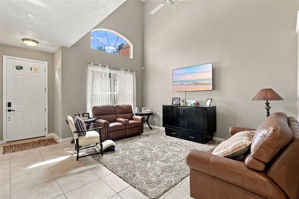 For Sale: $319,900 (2 beds, 2 baths, 1862 Square Feet)