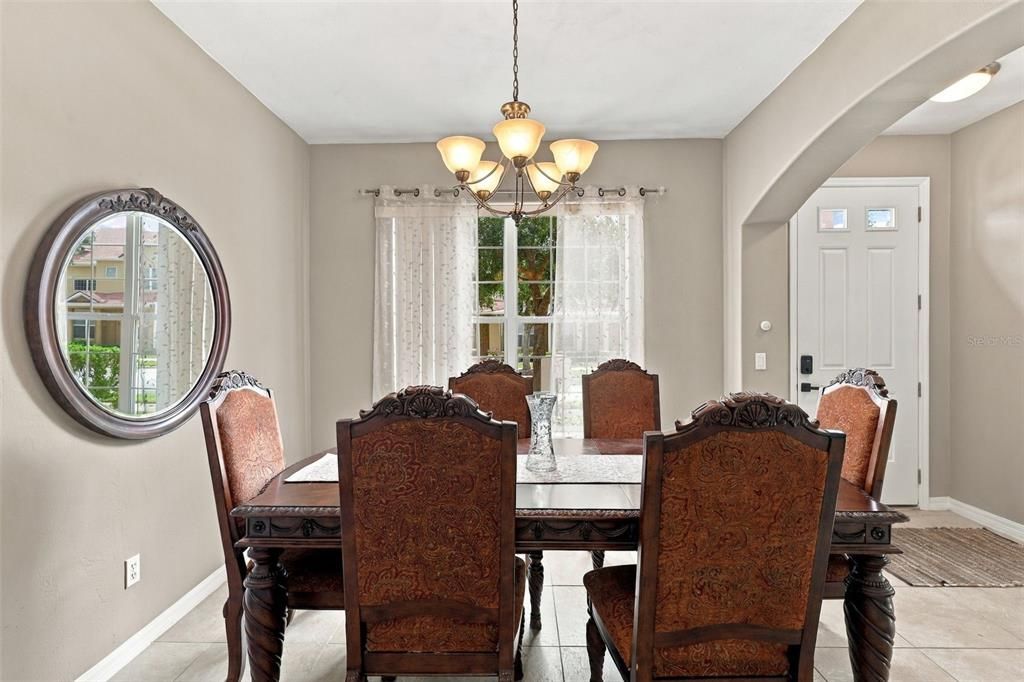 For Sale: $319,900 (2 beds, 2 baths, 1862 Square Feet)