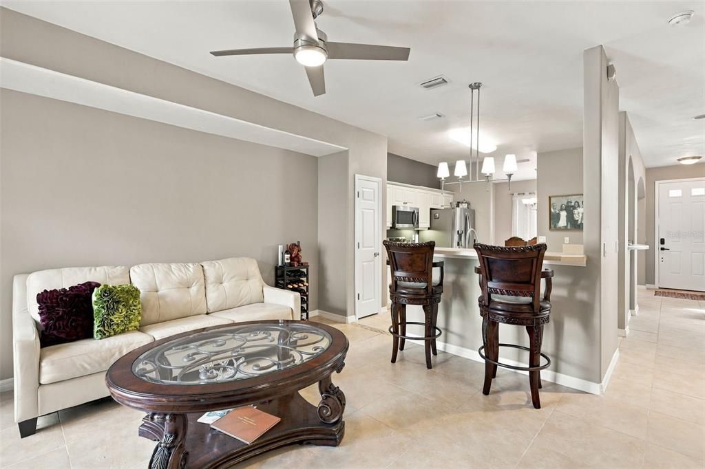 For Sale: $319,900 (2 beds, 2 baths, 1862 Square Feet)