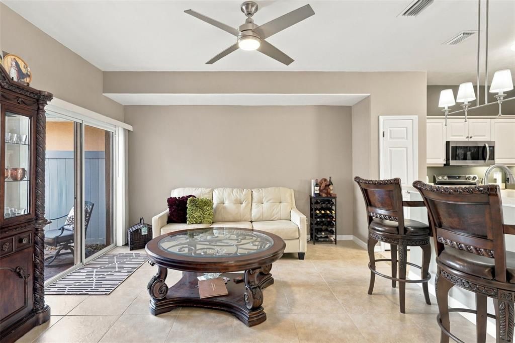 For Sale: $319,900 (2 beds, 2 baths, 1862 Square Feet)