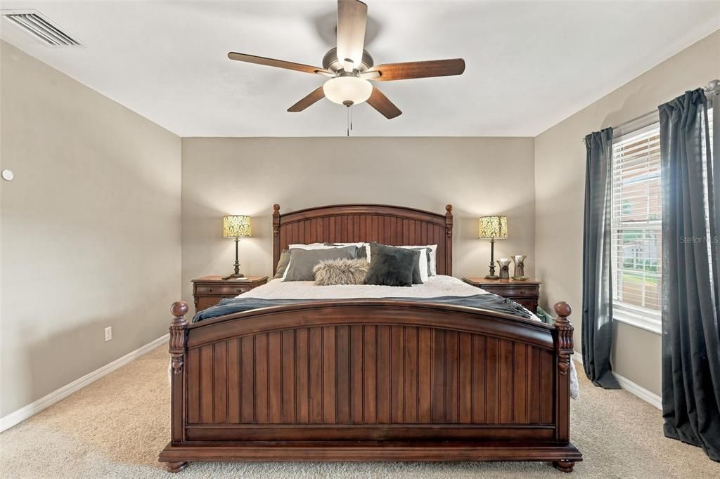 For Sale: $319,900 (2 beds, 2 baths, 1862 Square Feet)