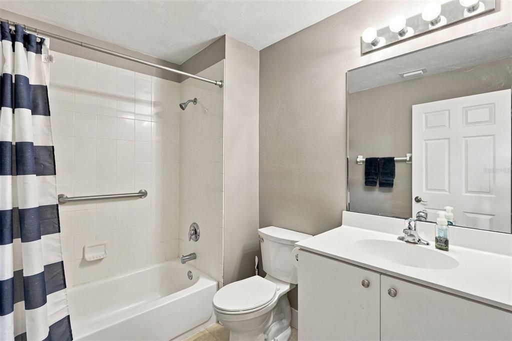 For Sale: $319,900 (2 beds, 2 baths, 1862 Square Feet)