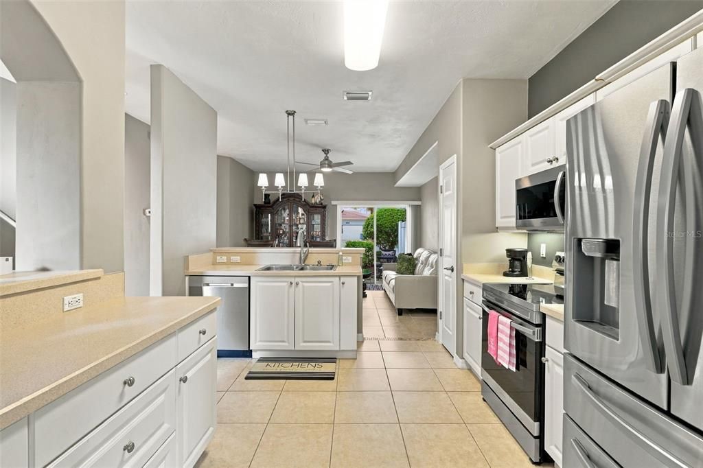 For Sale: $319,900 (2 beds, 2 baths, 1862 Square Feet)