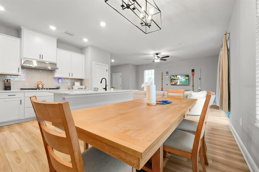 En Venta: $570,000 (6 camas, 4 baños, 2758 Pies cuadrados)