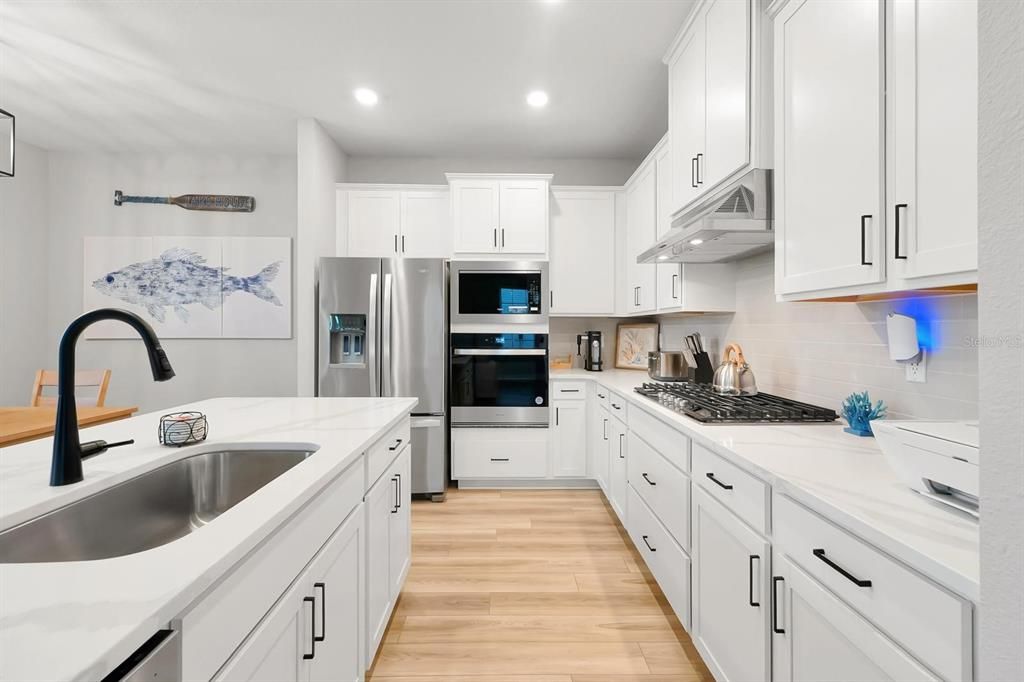 En Venta: $570,000 (6 camas, 4 baños, 2758 Pies cuadrados)