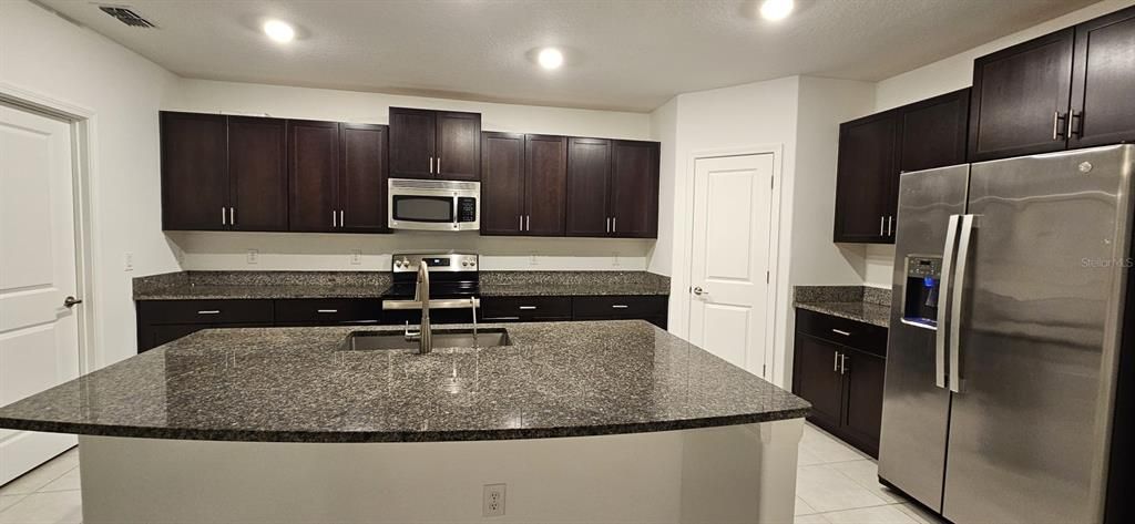 For Rent: $2,549 (5 beds, 2 baths, 2217 Square Feet)