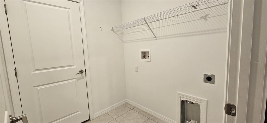 For Rent: $2,549 (5 beds, 2 baths, 2217 Square Feet)